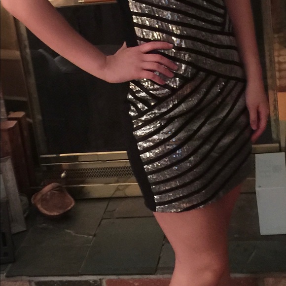 Geometric pattern black and silver sequin dress - Picture 8 of 11